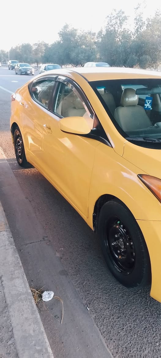 السلام عليكم هونداي موديل 2013 النترا وارد امريكي سياره ليبل واحد محرك الفين دوش صبغه جديد دوشمه داخل جديد تايرات جدد مكينه مكفوله من تنقيص كير نضيف  حادث سيارة بلحوض شويه الخلفي 
سعر 95ورقه مكان بغداد رقم بغداد نكليزي رقم الهاتف ***********
