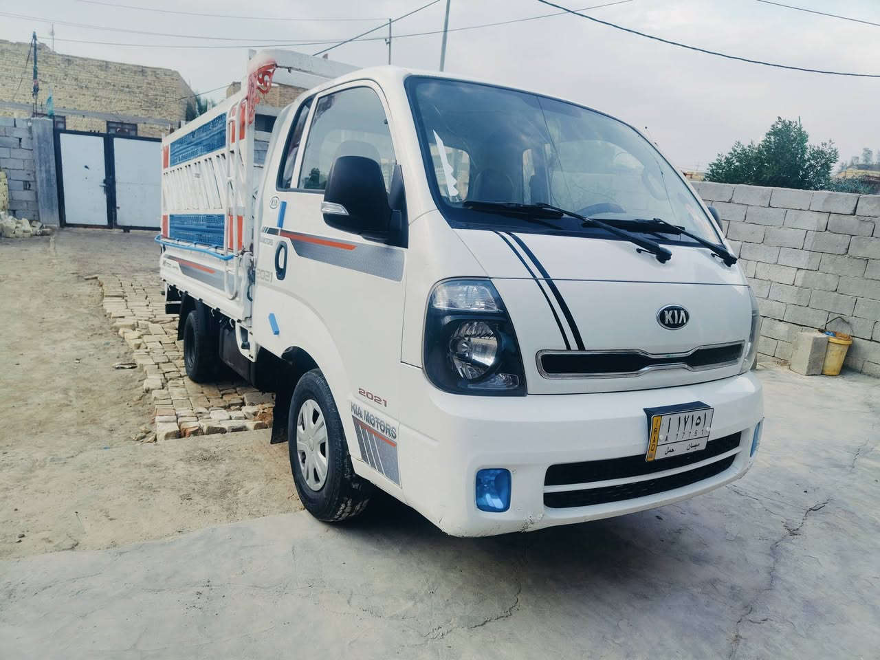 سلام عليكم سيارة للبيع كيه بنكو حمل موديل 2018
سيارة جاهزة على اخر حبايه مال جناي برقي نقص مابيها
مكفوله كفاله عامه من كلشي من الضربة والتبديل والخياس 
 والفتح والصبق والبارد شرط فحص من كلشي بلادية 
سعر 111 ورقه مكينه وكير واكسن مكفولات حداديه جديده 
تخم تايرات جدد العنوان الناصرية اكثر ستفسار تصل 
رقم ميسان تحويل مباشر سنويه مجدده لل 2028 مشروع وطني 
***********
