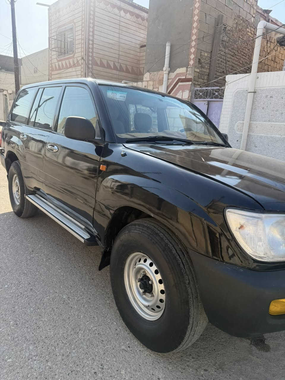 السلام عليكم 
تويوتا لاندكروزر 
موديل 2004 اصل 
السيارة مزاد وزارة الداخلية 
تترقم  محافظة صلاح الدين 
السياره شرط من مكينه وكير وحداديه + تخم تاير بالون 
علما ان لون السياره الأصلي ابيض
ومصبوغه صبغ عامّ اسود 
المكان السماوه 
***********
***********
