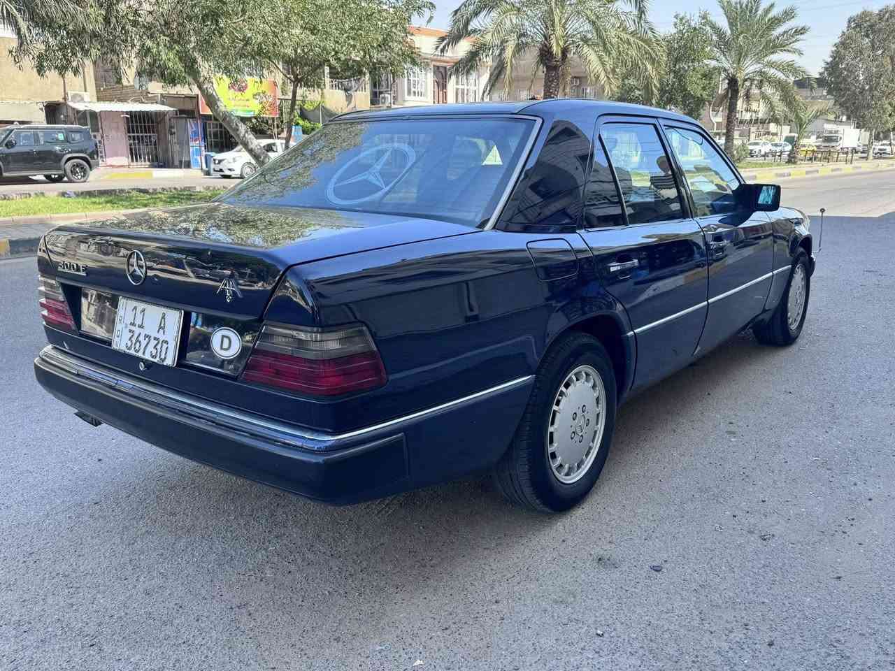 السلام عليكم مارسدس دب موديل 90 
وارد يابن 
دبل فيت بم 
دبل مروحة
السيارة بلادية مكفولة من الصبغ 
السيارة مكفولة من البارد والضربة 
السيارة جديدة بمعنى الكلمة 
داخل نيلي جديد بل كارتون
السيارة مكفولة من الفتح والتبديل 
مكينة بلادية عنكبوت ما مفتوحة 
هسة سويت ادمة كاملة منضومة بانزين يم ورشة برلين  
السيارة تراي زيرو معدل و شلعة 
كهربائياتها كلها بلادية وشقالة 
كشنات تدفئة 
فتحة 
مري كهرباء 
سنتر لوك شغال
تبريد ثلج 
صدر خلفي اماي كلة جديد 
تخم تاير جديد 
مكفولة من الخياسات 
القواعد دبل مكفولات علة الشركة 
ادامة بريك كامل
رقم بغداد بسمي 
السعر95 
العنوان بغداد شارع الاورفلي 
***********
