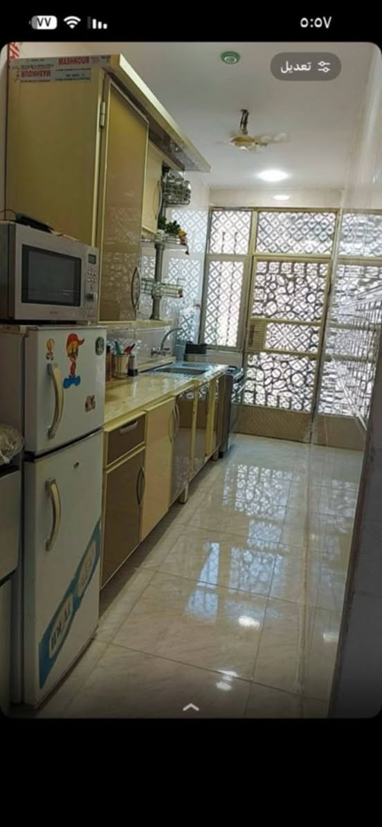 السلام عليكم بيت للبيع مساحه ١٠٠متر واجه ٦متر منطقه المراسمه ثاني بيت عن شارع مقابل صالون الراقيه لسعر ٨٥وبي مجال بسيط الاتصال ***********رامي رامي الفراجي للعقار
