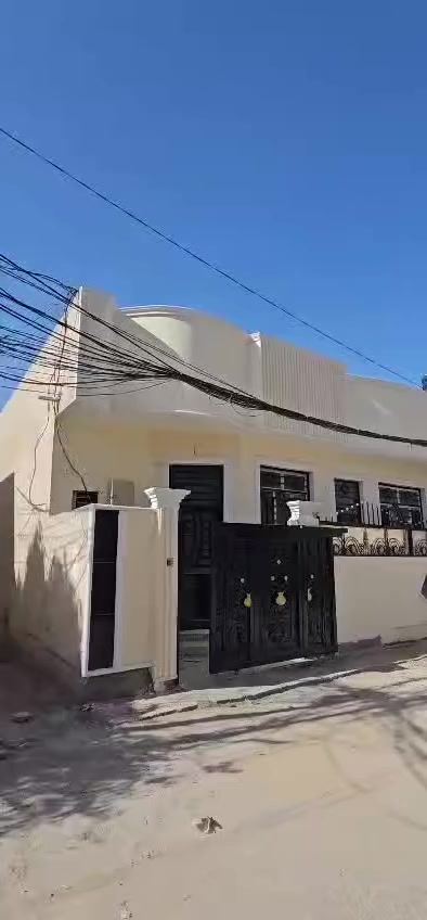 سلام عليكم دار مساحه ١٣٢م بناء طابوك العنوان مجاور جامعة اهل البيت خدمات كامله ماي- مجاري- كهرباء - تبليط 
سند ٢٥ إقرار محكمة  

مكتب العشار العنوان طريق البوبيات عمود ٨٤ قرب مدارس الكنوز 
الاستفسار / *********** - ***********
