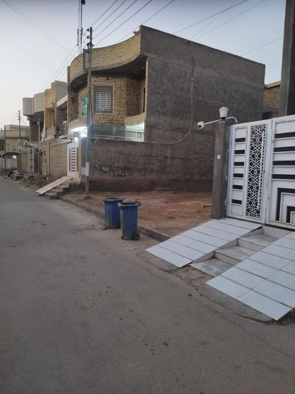 قطعه ارض للبيع الحي الجامعي (المربع الذهبي)
الاتصال على الرقم ***********
