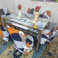 ميز طعام • نضيف