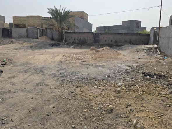 قطعه ارض مساحه 200 متر واجه 10 ونزال 20 متر 
(متوفر كافه خدمات ماء كهرباء شارع 10 امتار) 
 تبعد عن تبليط 50 متر 🔥السعر 19 وبيها مجال 
العنوان _المعاره بدايه شارع البزل 
الاستفسار الاتصال (***********) او مراجعه مكتب العويسي للعقار الگائن شارع البطاوي قرب عارضه المزاد
