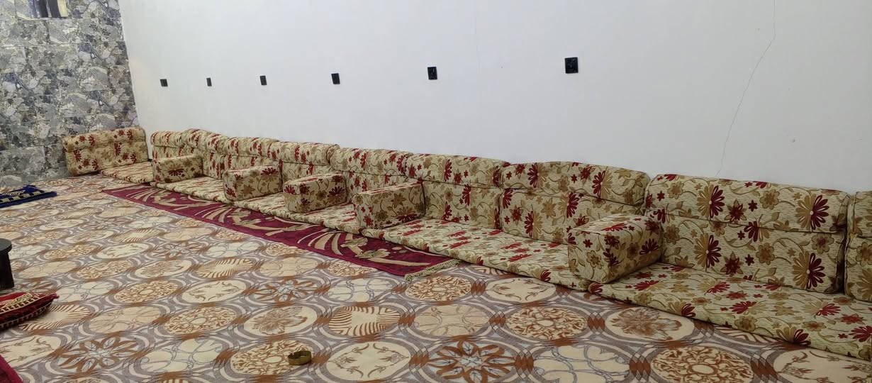 سلام عليكم  جلسه للبيع نضيفه 6دواشك مكاني يم سيد حمزه ***********
