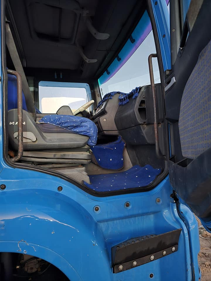 للبيع مان تيكه بلادي قلاب عكرب بلادي موديل ٢٠٠٣جاهزه للعمل تخم تاير تبريد بلادي بسمي ***********
