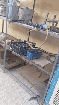 رفوف حديد العمق ٦٠ والارتفاع مترين وعشرين واللخ مترين وعشره سعر الويحد ب٥٥ مكاني  موصل حي التحرير للتواصل ***********
