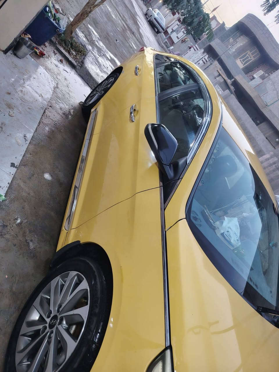 السلام عليكم سياره سوناتا ورد امريكيه 2015 ضررها قطعتين بنيد والباب السائق السعر شده و15 وبيها مجال ***********
