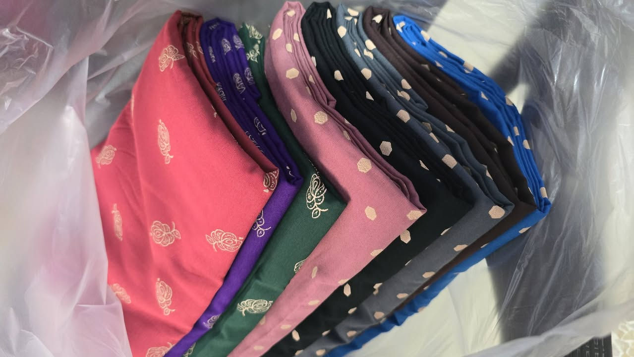 يعلن محل ابو ياسر عن  ‼️تخفيضات‼️
كشمير صيني القطعه 3500
توفر اقمشه كشمير إيطالي 
سعر لقطعه 5000 
يتوفر أيضا قطع ستن وكابوي ولنن وليكرا 
كافة انواع لوازم الخياطه 
ويتوفر قماش همايون سعر المتر 1500
مفرش تخم ثقيل درجة أولى سعر المتر 5000
كل 10مقاعد تخم 7 متر 
تصليح وبيع كافة انواع مكائن الخياطه 
تتوفر اقمشه كودري و جرجيت درجة أولى وكشمير وستن أمتار 
العنوان كميرا جامع ابو الزهراء باتجاه ابو كفه 
مجاور سنتر كميره تتوفر خدمه توصيل 
*********** واتساب
