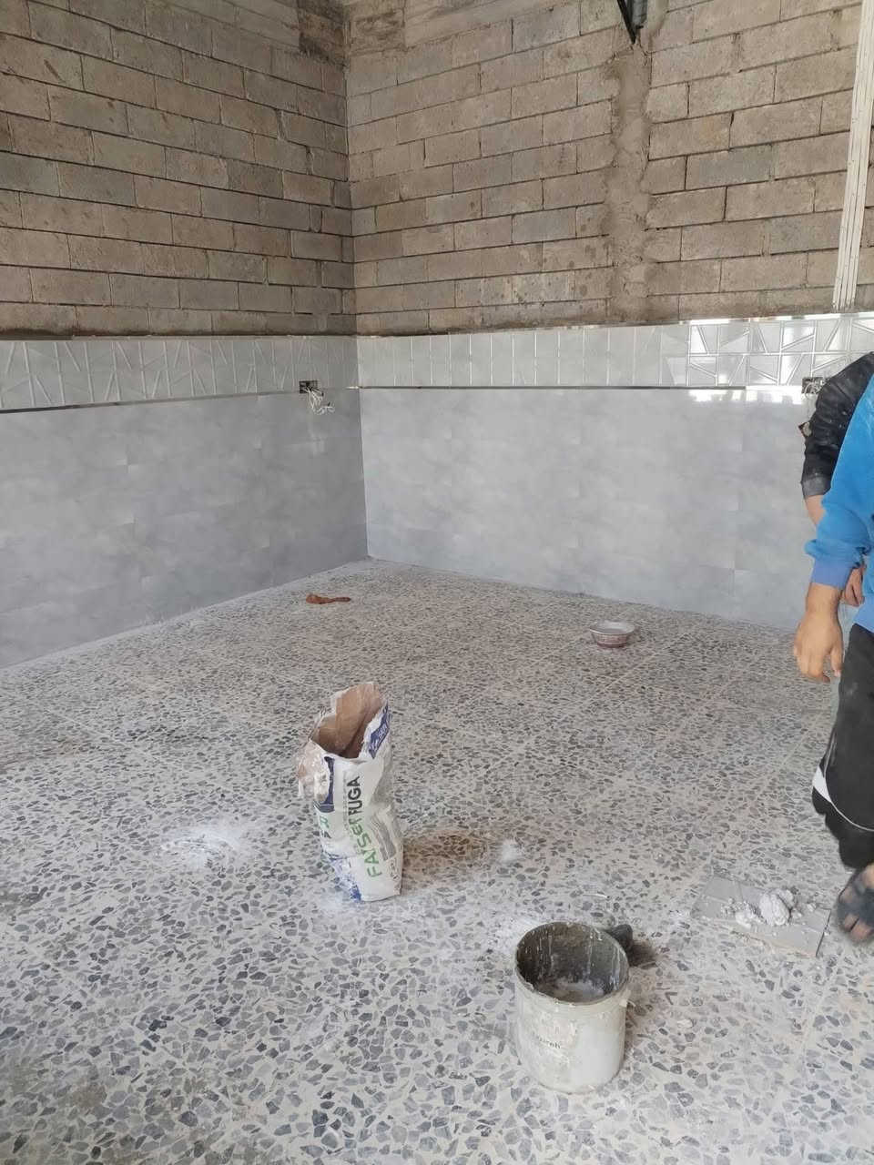 خلفه سيراميك وكاشي ومرمر بورسلين وكافت انواع التطبيك شغل درجه وله ***********
