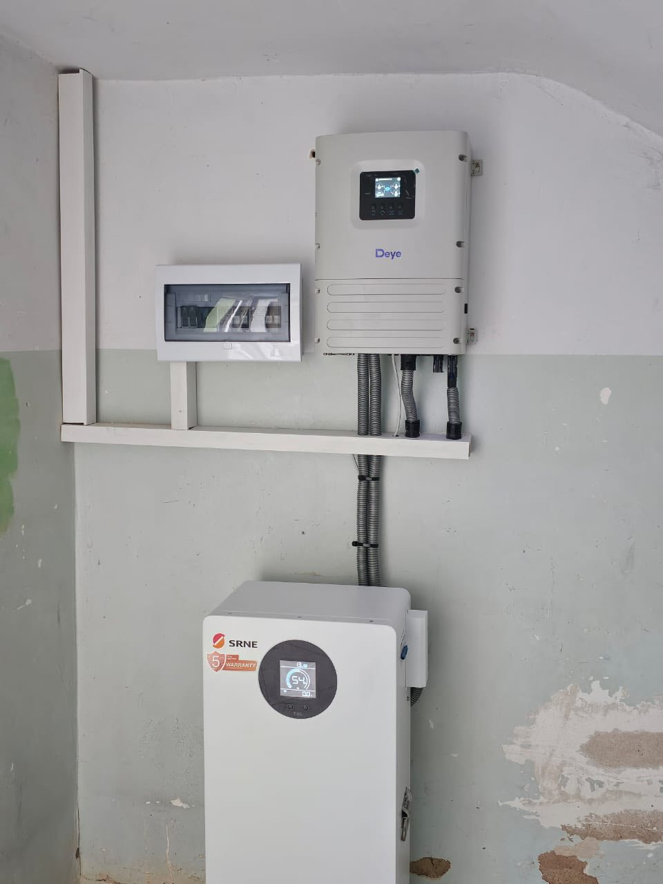 ☀️ نور العلم يكتمل بضياء الشمس!
نبارك للأستاذ عبد الخالق حماش الحنده خطوته الرائدة نحو الاستقلال التام عن قيود الكهرباء التقليدية، بانضمامه إلى عائلة "قوة الشمس".
تم بحمد الله تجهيز وتنصيب منظومة طاقة شمسية متكاملة بقدرة (16 أمبير نهاراً / 16 أمبير ليلاً)، لضمان راحة البال ومنزل مفعم بالطاقة على مدار الساعة.
🛡️ لماذا يثق بنا أهالي صلاح الدين؟
في قوة الشمس، نحن لا نبيع أجهزة، بل نصمم لك حلاً متكاملاً يعيش معك:
• الألواح الشمسية: كفاءة عالية تحت أصعب الظروف الجوية بضمان يصل لـ 15 عاماً.
• البطاريات: أحدث تقنيات التخزين الذكية، مصممة للعمر الطويل بضمان 5 سنوات.
• الإنفرتر الذكي: الأداء المستقر والتحكم السلس بضمان لمدة سنتين.
💳 حلول دفع تناسب الجميع:
سواء كنت تفضل الدفع النقدي أو ترغب في الاستفادة من نظام الأقساط الميسرة، نحن هنا لنجعل امتلك الطاقة الشمسية أسهل مما تتخيل.
📞 احجز استشارتك المجانية الآن

مهندس باسم الحسن 
‏‭٠٧٨٢ ٤٩٥ ٢٤٨١‬
‏‭ ٧٧٦ ١٩٧ ٠٧٨٣‬
———————————
فرع الحجاج 
استاذ دخيل 
‏‭٠٧٨٠ ٨٩٧ ١٦٣٢‬
———————————
فرع البوعجيل
مهندس عبدالله العجيلي
‏‭٠٧٧٣ ٧٧٠ ٧٢٠٢‬
———————————-
فرع العلم 
استاذ احمد بشار 
‏‭٠٧٧١ ٧٦٦ ٢٤١٤‬
———————————-
فرع الضلوعية
استاذ ازور سعد النظيف 
‏‭٠٧٨٢ ٩٤٦ ١٢٢٤‬
‏‭٠٧٧١ ١٠١ ٩٨٦٣‬
———————————-
فرع يثرب 
استاذ بهاء الحساني 
‏‭ ‭٠٧٨٢ ٤٩٦ ١٨٠٣‬
———————————
فرع الفلوجة
استاذ سعدون العيفان
‏‭٠٧٨٣ ٠٩٨ ٨٨٨٩‬
‏‭٠٧٥١ ١٩٨ ٨٨٨٩
