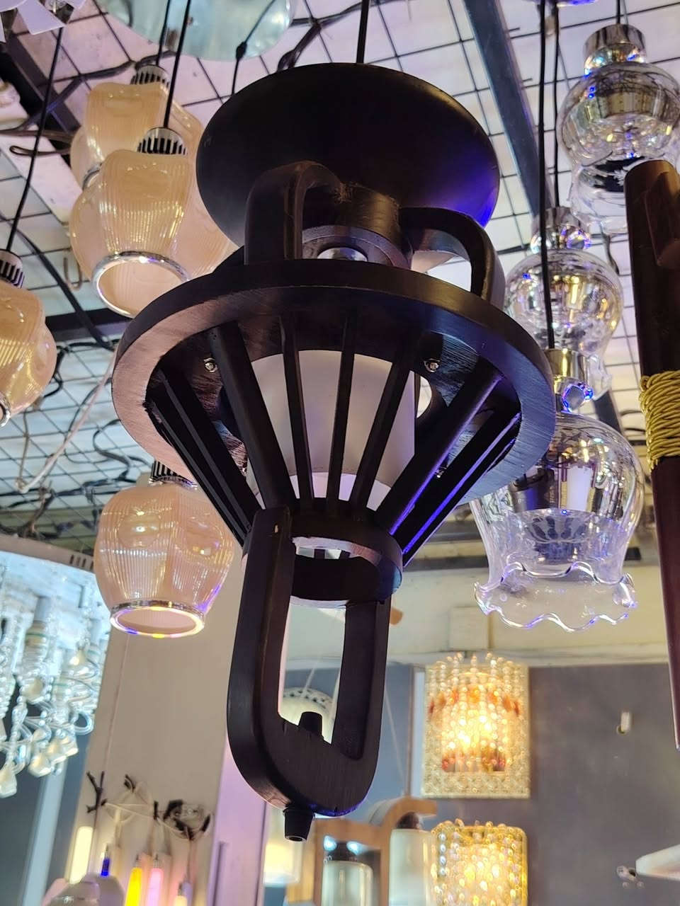 السلام عليكم تعليك خشبي سعر القطعه ١٢٥٠٠ ابراكيت جداري سعر القطعه ١٢٥٠٠ واكو جمله منهن ***********
