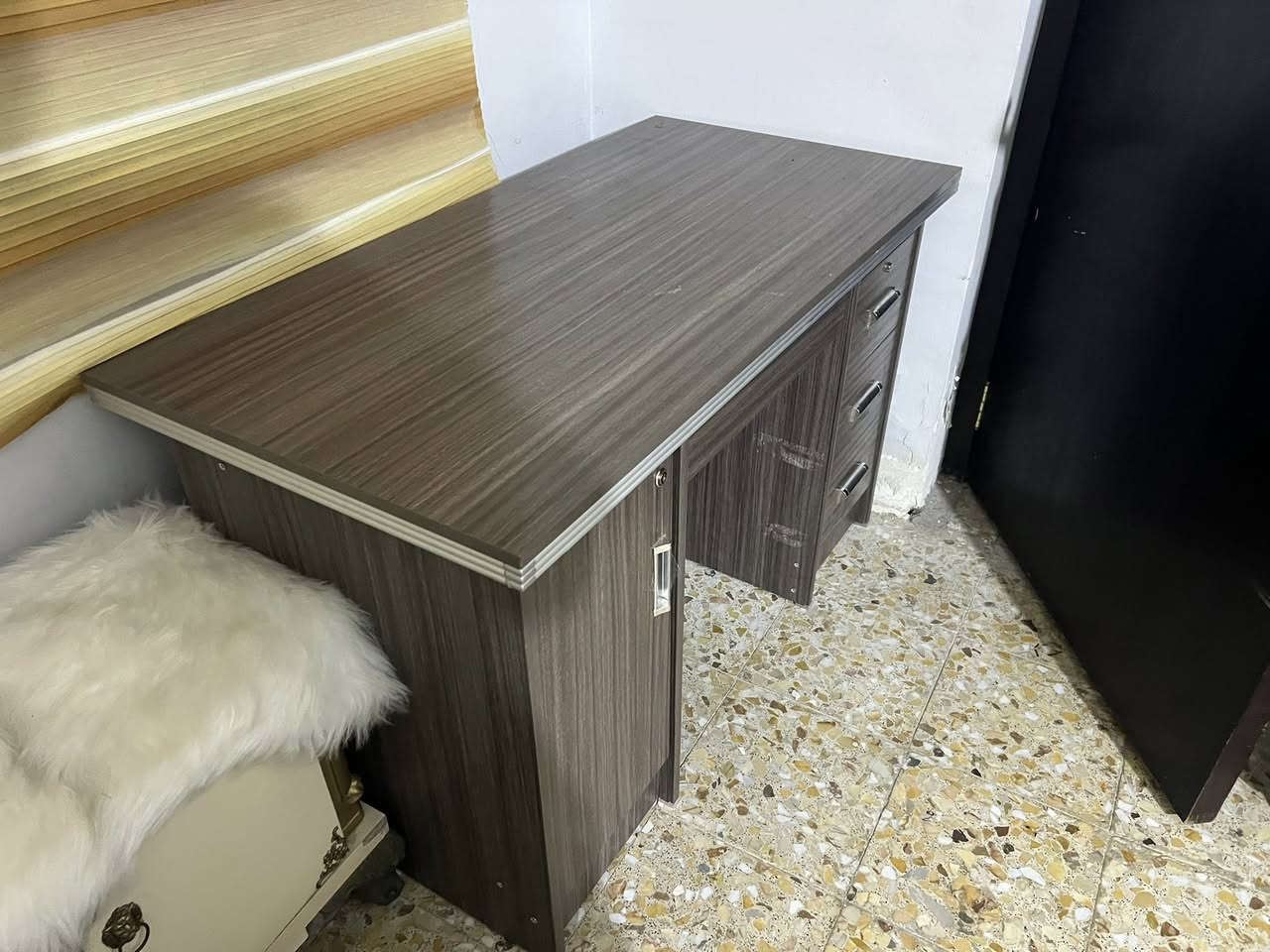 السلام عليكم ميز للبيع اخذته قبل شهرين ب 110 نضيف كلش ومفاتيحه كامله السعر 75 قفللل قفلل  تواصل  بصره قبله ***********
