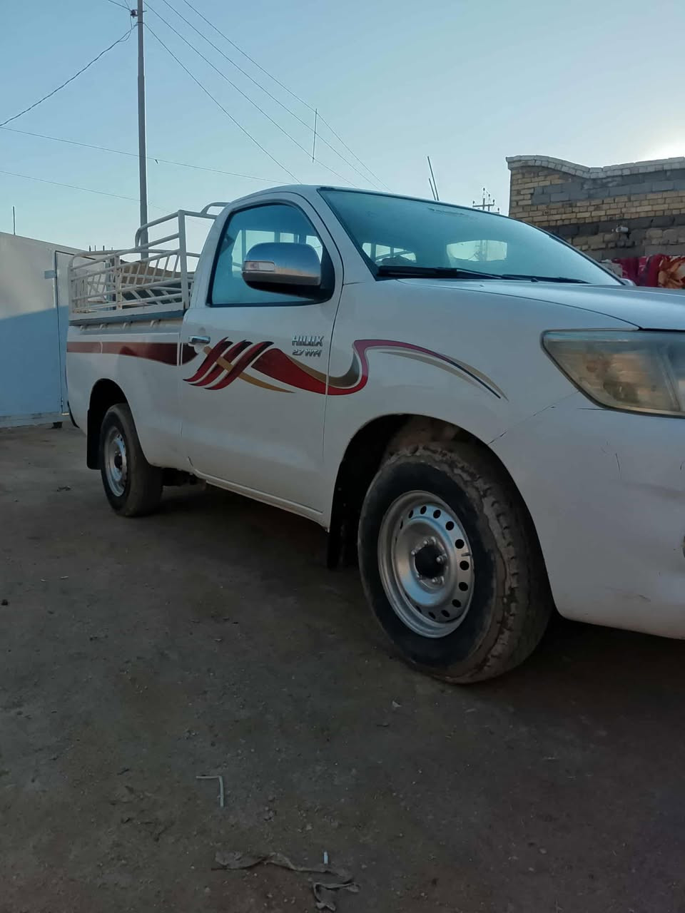 سلام عليكم فلاونزه  تك 2013 سعودي سياره مكفوله كفاله عامه ماعده صبق شويه بل بدي محرك وكير شرط حداديه وتخم تاير سياره كامله  سعره (140) وبيه مجال او مراوس بكريت 24 / 25 / او فلاونزه من 8 الحد 11 مكاني سماوه الخضر  ‭٠٧٨٣ ٣٤٥ ٢٠٥٤‬
