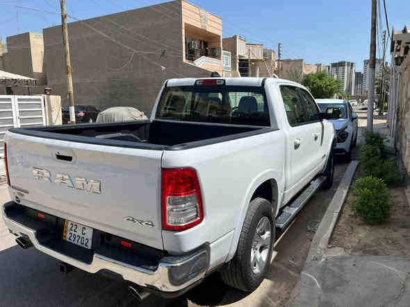 للبيع او مراوس
رام بك هورن 2021 وكالة هارلم
RAM BIGHORN 2021
باب طويل بدي قصير ( المرغوب)
 مكفوله كفاله عامه
رقم اربيل وتحويل ثاني يوم
  ماشية 106 الف كيلوو
محرك 8 سلندر 5700 هيمي
سياره فور ويل 4x4
1- نظام ال etorque نظام تقليل من صرف الوقود 
2- تشغيل عن بعد
3- مقعد السائق كهربائي
4- حساسات اماميه
5- حساسات خلفيه
6 - الصندوك مغلف من الداخل
7- الشباك خلفي كهربائي
8-امكانيه تعديل ارتفاع دواسات البانزين والبريك كهربائياً
9- هاند بريك كهربائي
10- نظام خرائط GPS
11- كامره دوارة 
12-شاشه كار بلي
13- فول تحكم ستيرن
14- تبريد امامي + خلفي
15- مانع تصادم خلفي
16- مرايا مع خاصيه التعتيم الذاتي
وبعد بيه اهواي مواصفات
 السيارة كاملة مابيه اي نقص

السعر 31٫500 $
 ***********
بغداد حي الجهاد -- حي الحسين
