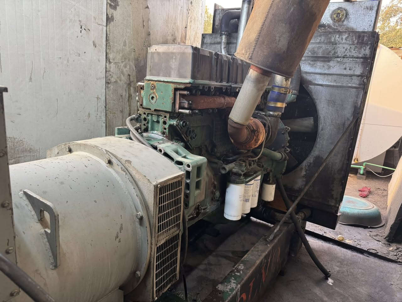 السلام عليكم 
فالفو D12 مكينه جديده استندر لا صرف ولا بخار شرط الحمل توليد استاندفور 350 كيفي اصلي ملعوب بي راديتر جديده كلر جديد برودكشن جديد 
العنوان بغداد 
السعر  85 $
***********
