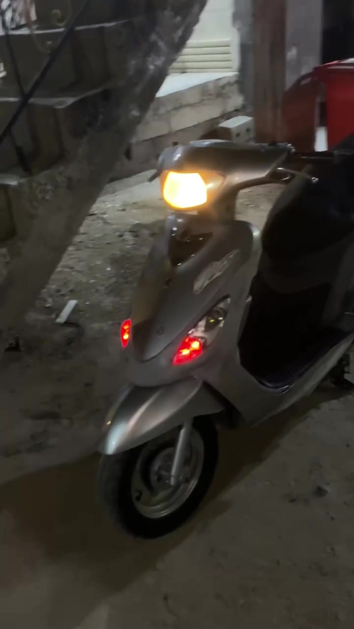 قجمه للبيع دراجه بلاديه شلعه معدل فول سعر800وبيها مجال خير من الله للشراي *********** الدراجه احله من التصوير بهواي تفرق
