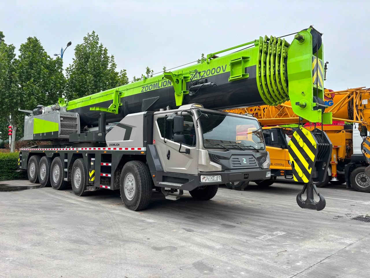 ZOOMLION ZAT1300V7 CRANE
出售2021年12月中联重科ZAT1300V7起重机，主臂73.5米，副臂2节，配重53吨，2个潍柴发动机，自动挡变速箱。5轴底盘，配385/95R25轮胎。联系电话/微信：+86 13526170326（杨）
WhatsApp:+86 ￼⁨135 2617 0326⁩

For sale: Zoomlion ZAT1300V7 all-terrain crane. Main boom length: 73.5 meters, counterweight: 53 tons, 
2 engines, automatic transmission. 
Contact number: +86 13526170326
WhatsApp:+86 13526170326
#Crane #ZOOMLION


**إذا كنت صاحب هذا الإعلان وتريد حذفه لأي سبب، رجاءا أرسل رسالة إلى الدعم الفني**