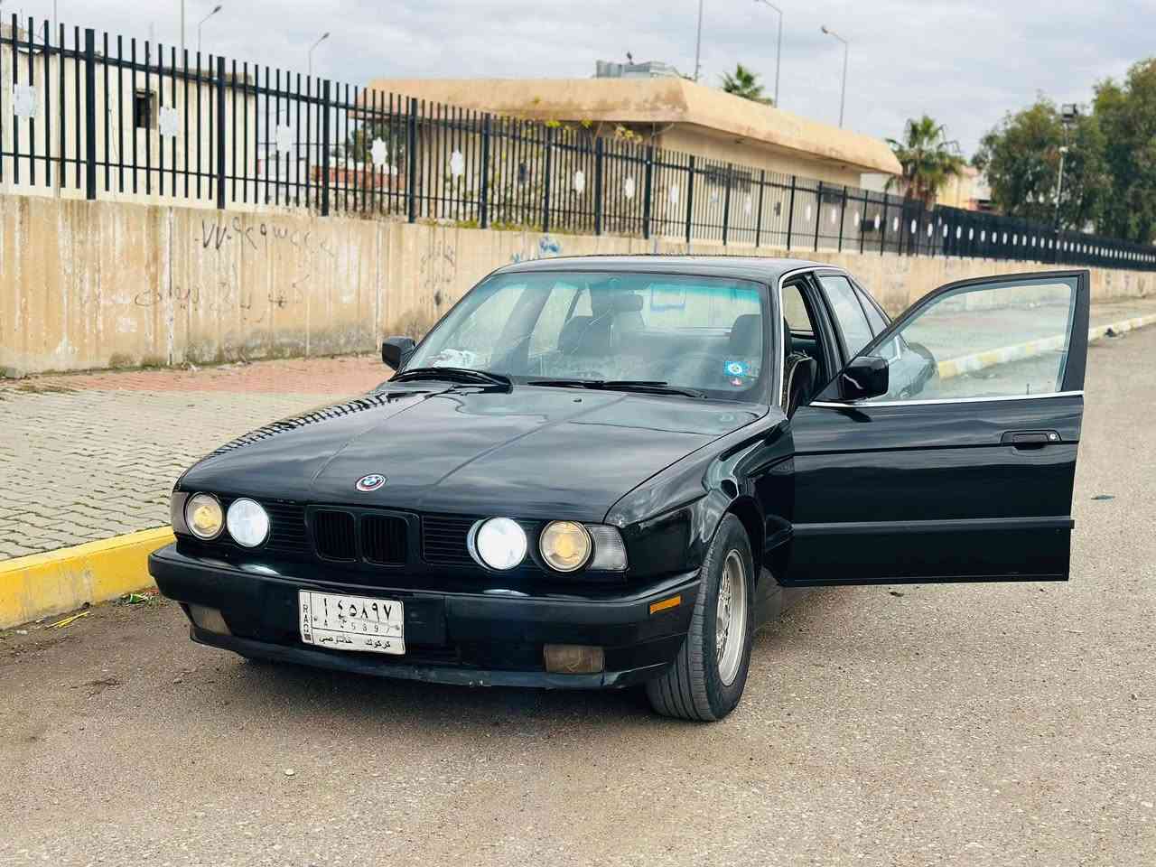 بي ام دبليو موديل 91وارد ياباني سياره حلوه الحمد لله وجاهزه صدر امامي خلفي حلو  نص عمر السياره موجوده بكركوك سعر 55
***********
وهذا واتساب
***********
سياره معمره جديد نقص بس بوليش اطلب الصباغ بوليش 
سنويه جديده بس استلام لوحات بعد رقم كركوك
