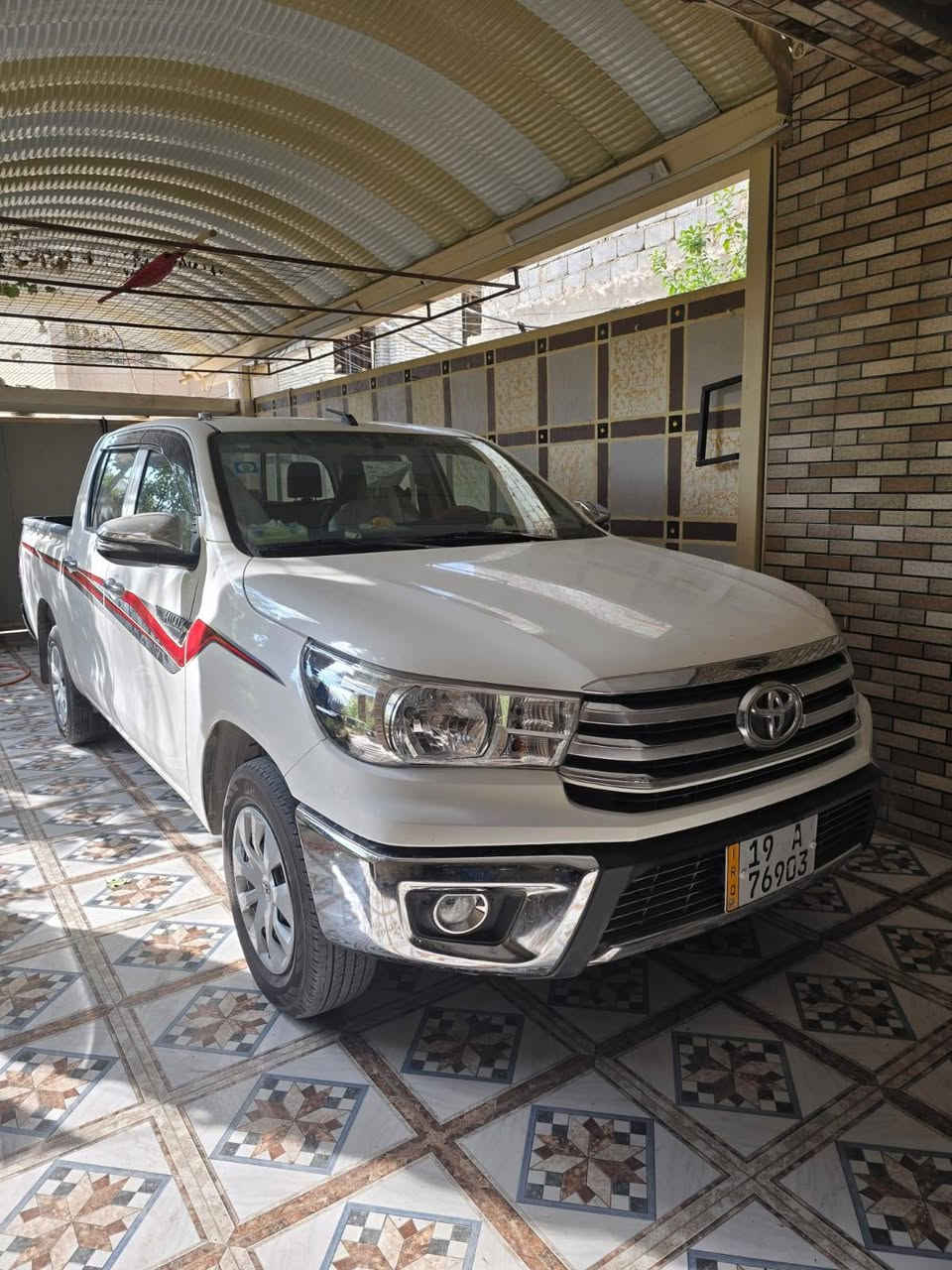 السلام عليكم 
هايلوكس 2025 كير عادي 
ماشيه 4 الاف فقط بعدها بداخل الضمان 
رقم كربلاء ب اسمي 
مكان السياره كربلاء 
بيها هاي الضربه تباع على وضعها 
السعر(( ٢٣٥ ))
ما اتعامل بالتلفون تعال شوفها وبيك خير ودلل 
اتصال 
***********
