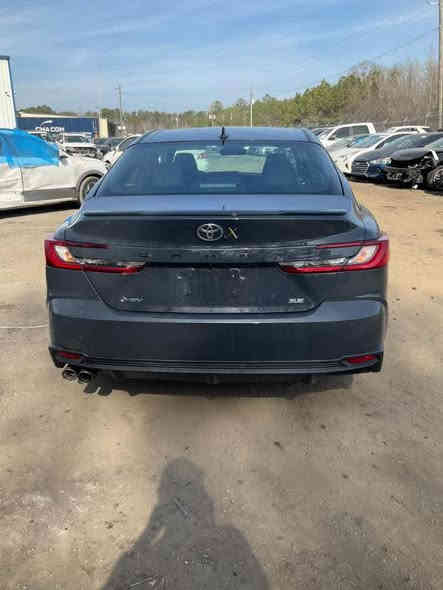 السلام عليكم 

كامري 2025 se  هايبرد 

رقم بغداد تحويل ثاني يوم 

ماشيه ٣٠٠٠٠ كيلو  السيارة 

الضرر موضح بلصورة 

مواصفات معروفة 

كشن كهرباء 

تبريد قطعتين 

شاشة كبيره 

كشن جلد 

كامرة خلفية + كامرة امامية تصوير بلادية 

تحكم ستيرن 

ثلاث وضعيات قيادة 

السيارة خير من الله

سعر ٢٣٠٠٠

مكان بغداد حي تونس

رقم الهاتف ***********
