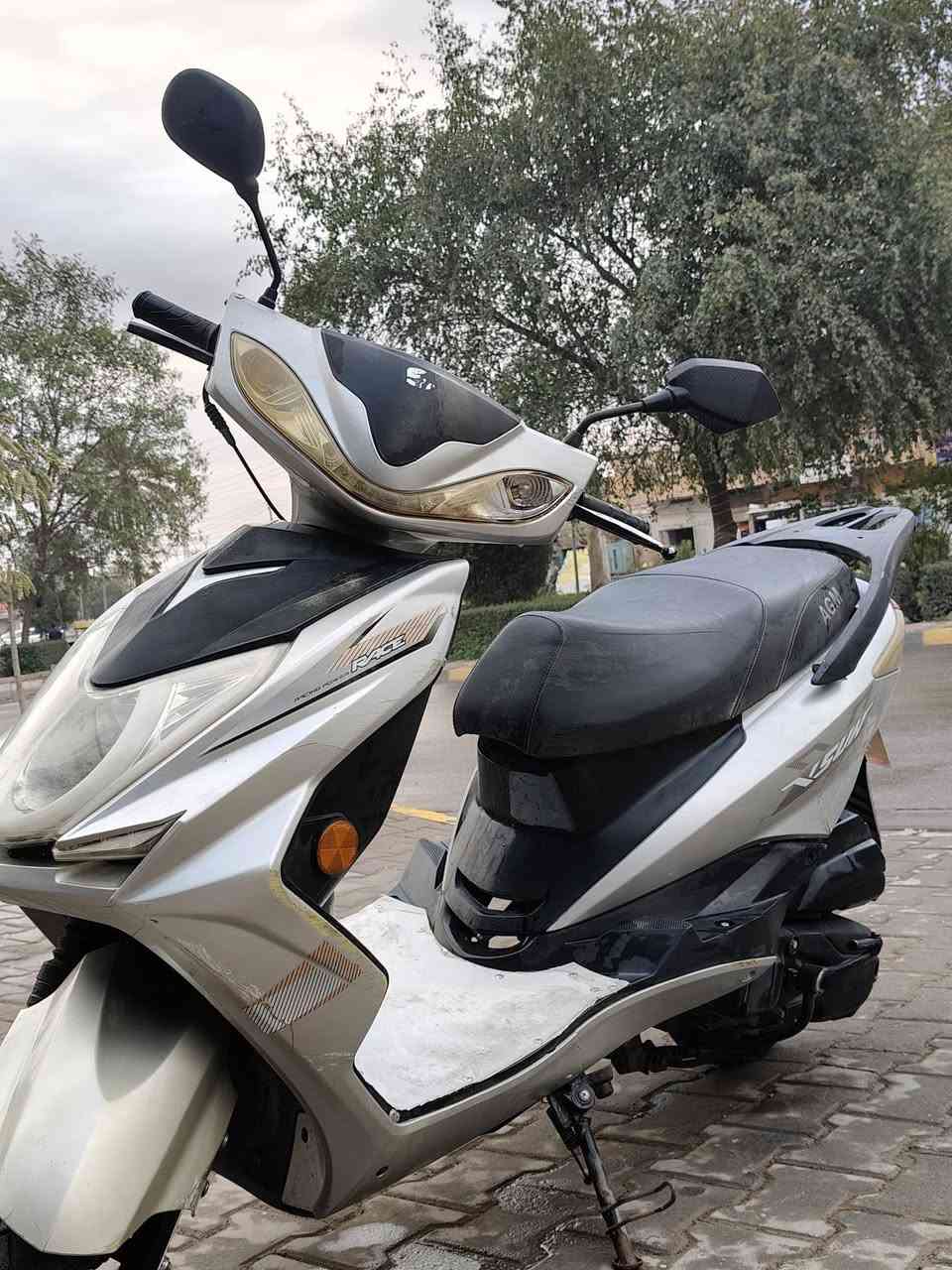 (سلام عليكم سكنس موديل 20 صيني )دراجه خير وبركه اي نقص مابيه  من لمكينه وشيل ايدك مكينه صافيه زلال شرط شلعه ومعدل اي نقصصص مابيهه دبلات خلفي امامي يكمزن كهربائيات كلهه شغاله  عداد سرعه شغال عيني دراجه كاملهه مكمله  تجي تركب وتتوكل مكان دراجه ديالى شهربان (قيم بما يرضي الله واخذ ))
تواصل /***********
