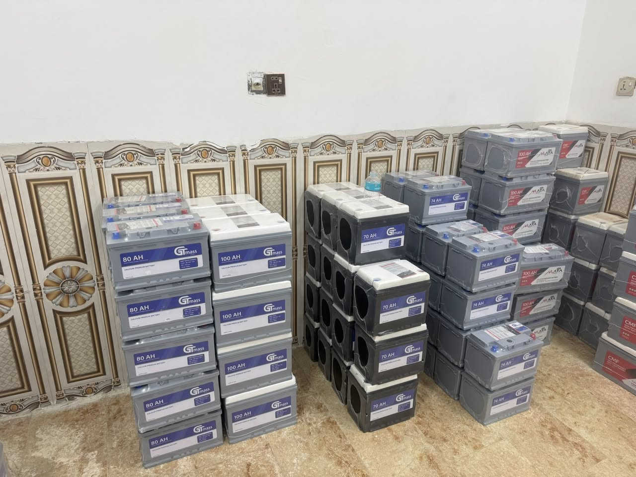 نود إعلام زبائننا الكرام بوصول بطاريات ضمان وامان واستبدال ضمان حقيقي لمده سنه استبدال  مع كرت ضمان وتاريخ الشراء ومحل البيع
بلاضافه إلى كافه الزيوت والفلاتر والشحوم والهيدروليك مستعدون لتجهيز كافه الدوائر الحكوميه والشركات الأهليه البيع جمله ومفرد 
العنوان باسم العتابي للزيوت والفلاتر  
النصر مقابل البريد مجاور داىره مرور النصر ***********
