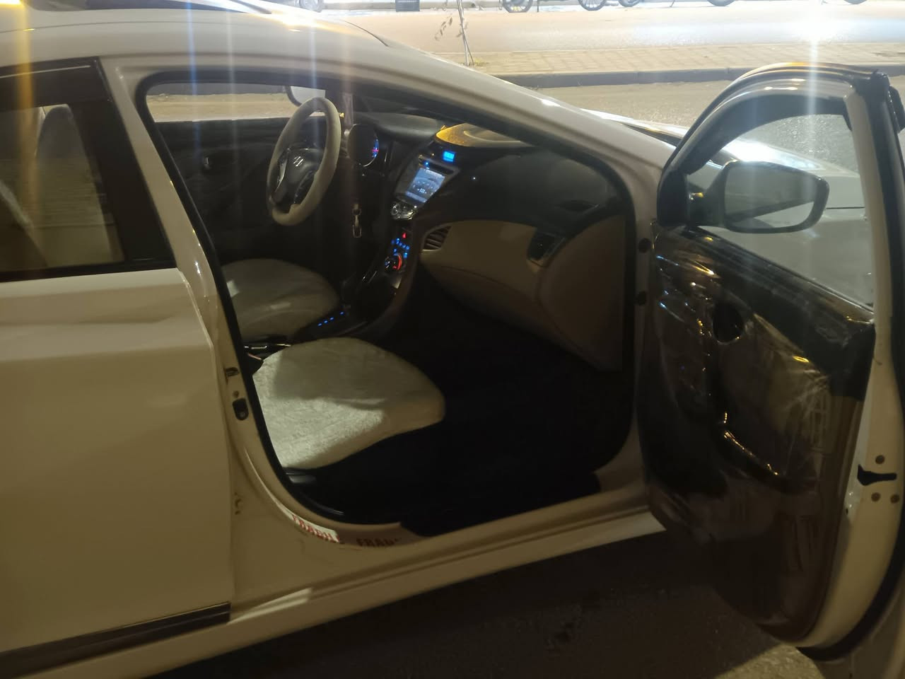 سلام عليكم النترا مديل 2014 خليجي السيار جاهزه من كلشي مكينه كير حداديه خير من الله فول عد البصمه 1800 رقم بابل سنويه ما ساقطه سونار بل منشور مكاني نجف السعر 115 ومجال بسيط اتصال فقط ***********
