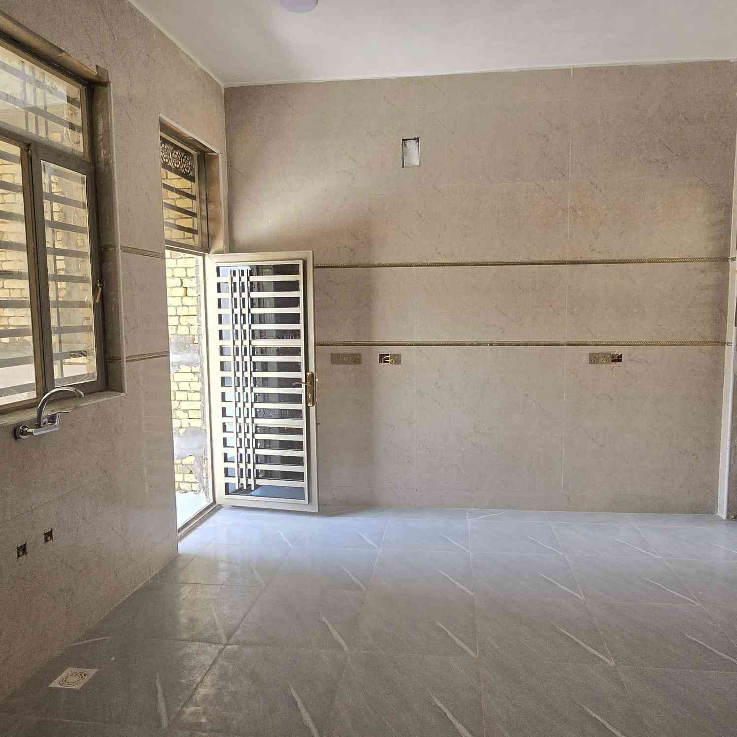 يا الله يا مسهل دار للبيع المساحة 200 متر نهاوند 11 قرب الصيدلية الوجدان دربونه عشره بناء حديث  جاهز السكن  السعر ب ١٦٥ وبي مجال الهاتف ***********
