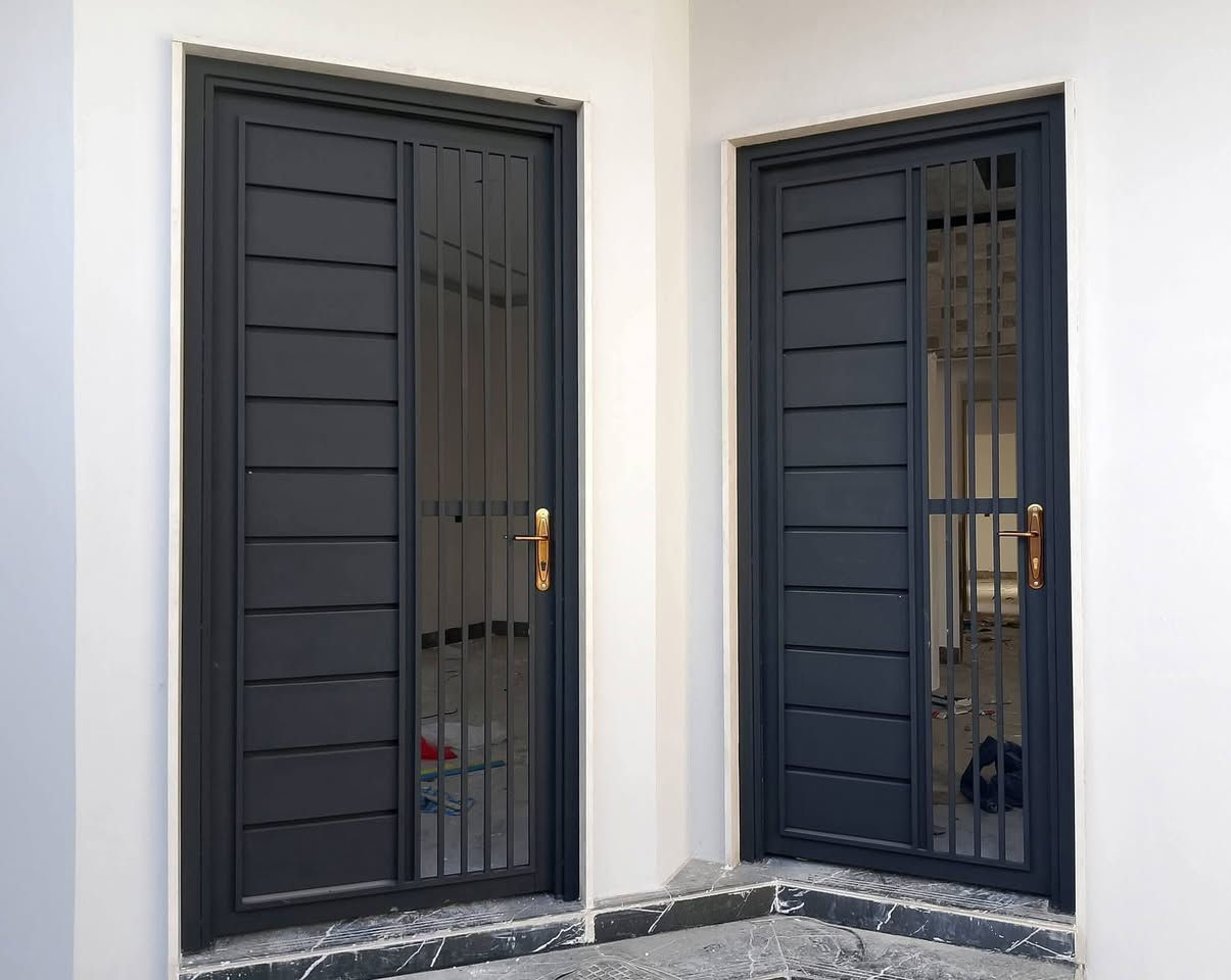 حدادة المصطفى اي شي تعتازو برسم الخدمه حله شارع الطهمازيه مقابل مول أهل الخير ***********
