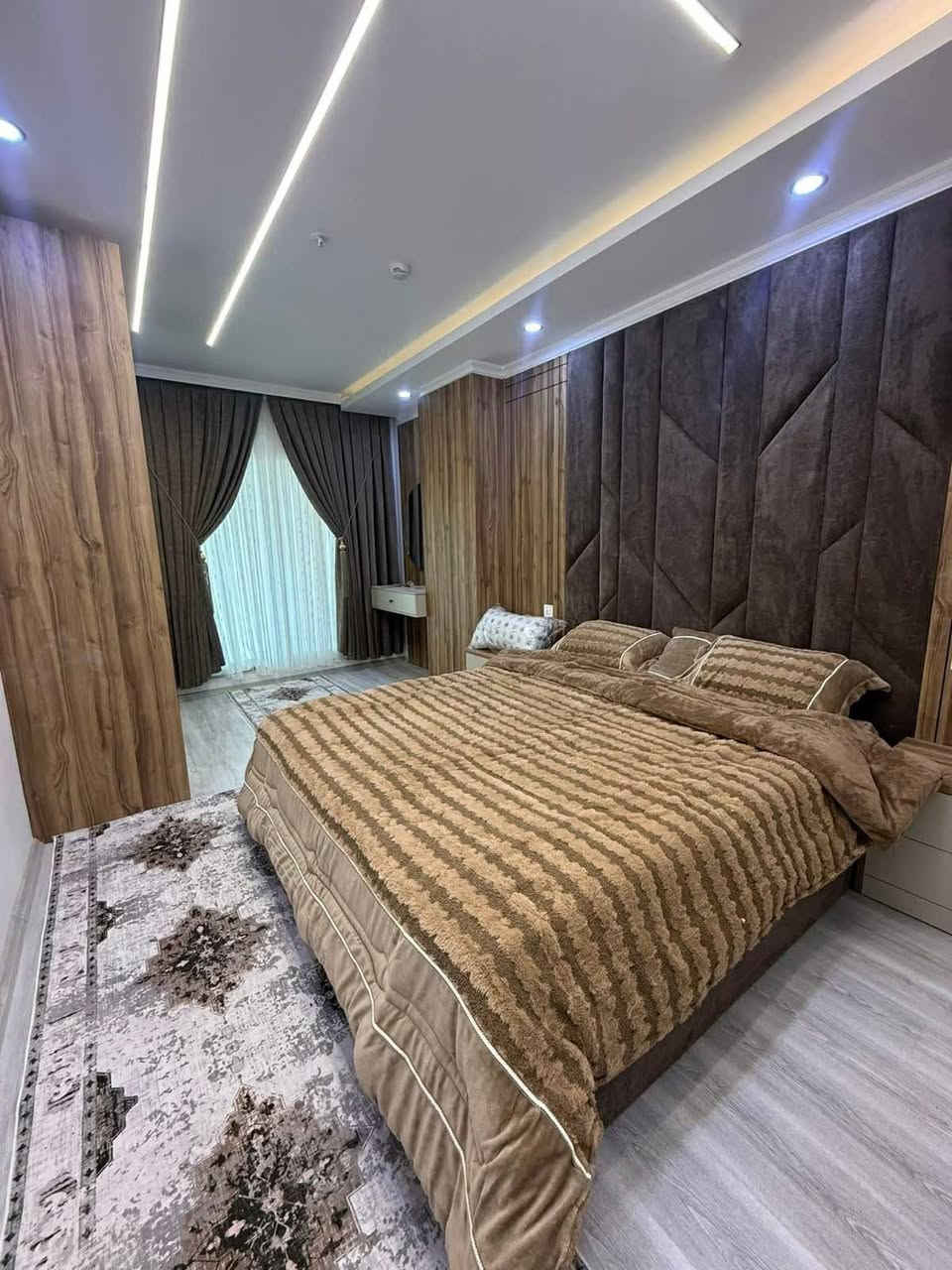 للإيجار أو للبيع
-شقة مؤثثة vip
-زيرو

في أربيل
مجمع واو تاورز

 مساحة 170م

يتكون من
- غرف نوم 3
-صالة 
- صحيات 2
- مطبخ
- طابق 11
- واجهة خارجي 
- 
- ⁠للأستفسار أكثر يمكنكم التواصل معنا عبر الواتس آب 
- ***********
- ⁠***********
