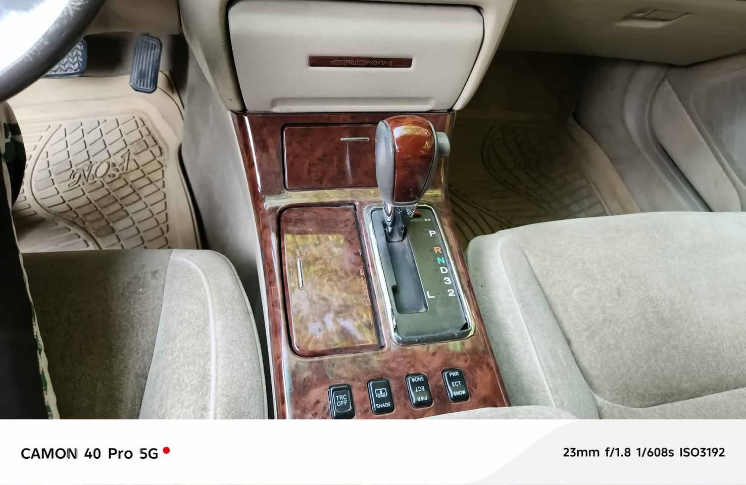 سلام عليكم 
مالكه البيع ✅
موديل 2001✅
صدفي ✅
رقم  انكليزي نجف تحويل ثاني يوم ✅
محرك ديفور الكبير ✅
اربع دكم ✅
ساصي 75✅
شاشات ترحيب ✅
سبير بلاد ✅
لايت زنون ✅
ويل ابو النجمه ✅
تحكم ستيرن ✅
مثبت سرعه ✅
برده بلاد ✅
تبريد ثلج 🥶✅
كشنات كهربائيّ ✅
دواخل مخمل ✅
تحكم خالفي ✅
مكفواله كفاله عامه✅
السعر 150وبيه مجال✅
المكان نجف ✅
***********
