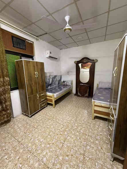 متوفر سكن طالبات البياع شارع ١٧ اول بلوك مقابل كلية العلوم الطبية ابن سينا تبعد عن المستنصرية مشي ٥ دقائق وعن 
الفراهيدي ١٠ دقائق
غرفتين اربع طالبات في البيت فقط 
كل طالبتين بغرفه 
متوفر مقعد واحد فقط 
للتواصل والحجز 
***********
السعر ٢٥٠
