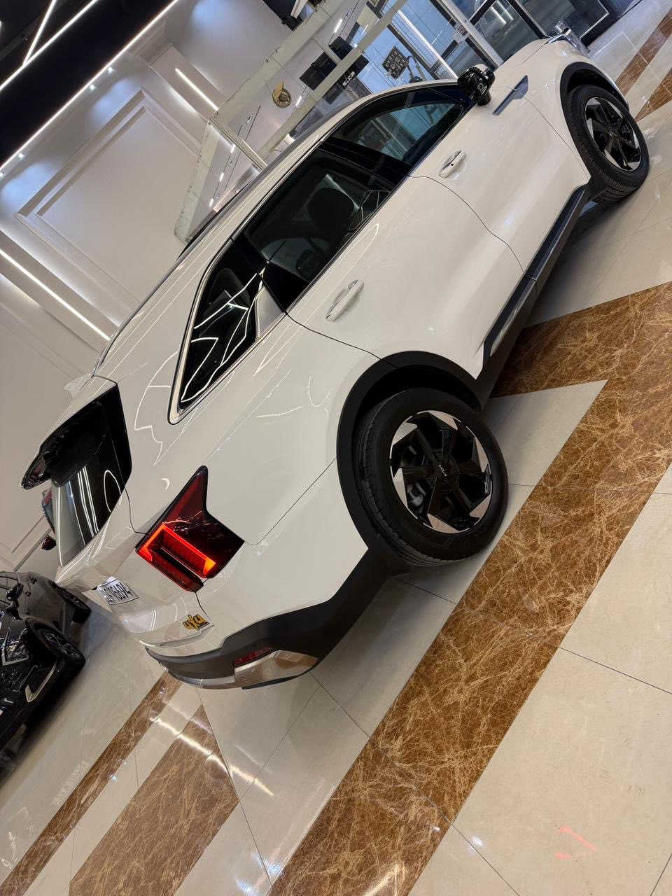 السلام عليكم 
سورنتو موديل 2024 

السياره 7 راكب بعد بضمان الشركه

فول موصفات مكفوله كفاله عامه من كلشي

مكان السياره اربيل كنجان ستي عدنه نضام مراوس وبيع

***********وتساب وتصاب
