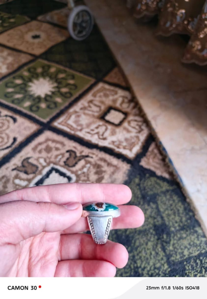 السلام عليكم 
محبس داوودي مصور
المحبس موصل 300 وما بعت
الشراي يتصل على الرقم 
***********
