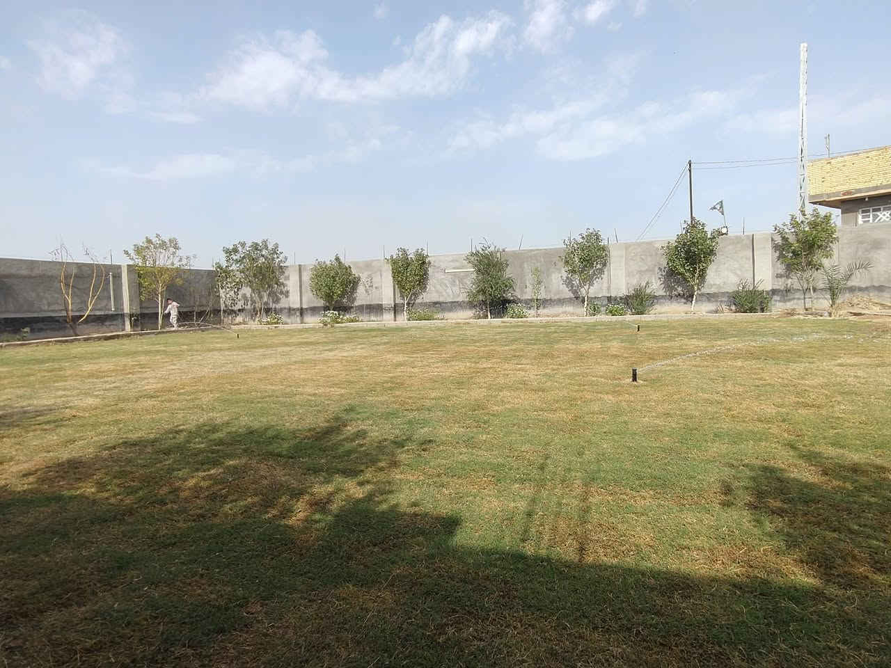 السلام عليكم قطعة أرض+حديقه للبيع
المساحه أكثر من 650 متر
المكان نهاية السايدين قرب الأذاعه 
للأستفسار أكثر مراسلة الصفحه


**إذا كنت صاحب هذا الإعلان وتريد حذفه لأي سبب، رجاءا أرسل رسالة إلى الدعم الفني**