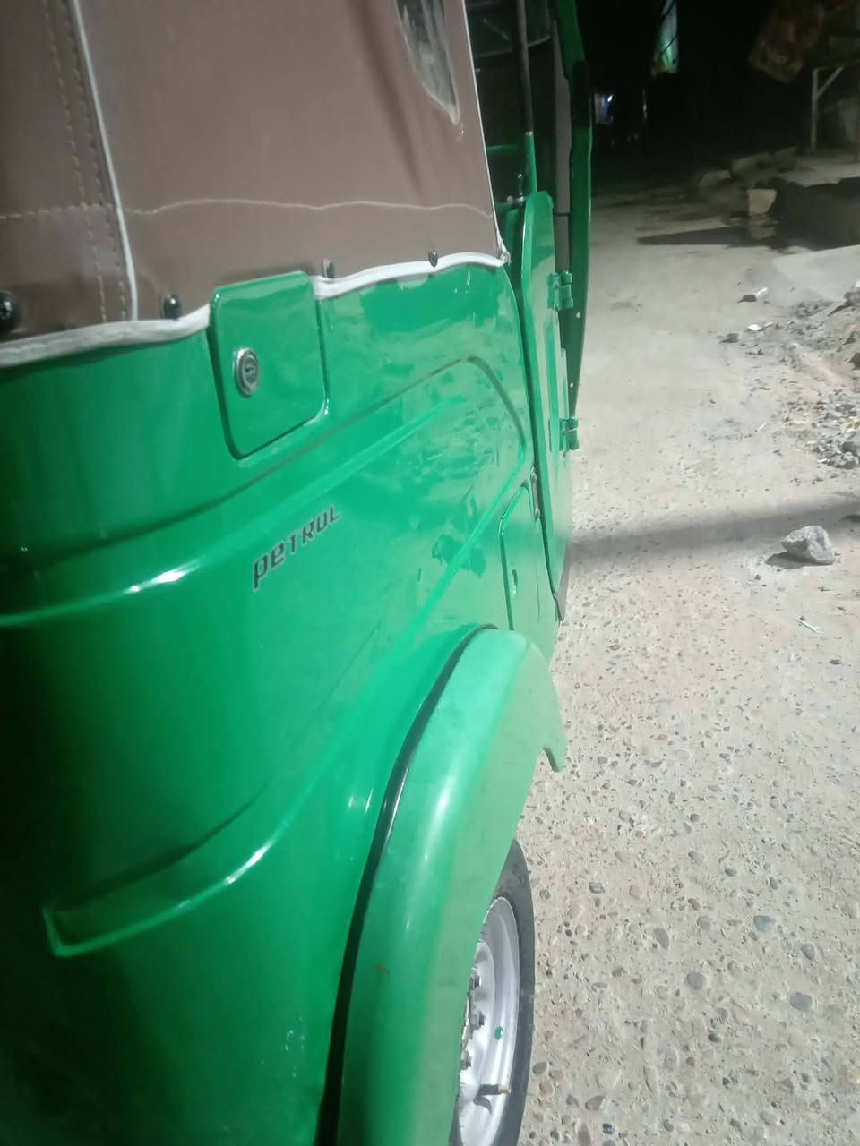 سلام عليكم تكتك موديل 22 كفالة الكشره ماعده بارد جوا البك لايت والمكينه مجفت فقط سنويه ورقم السعر 8100 وبيه مجال اتصل ***********
