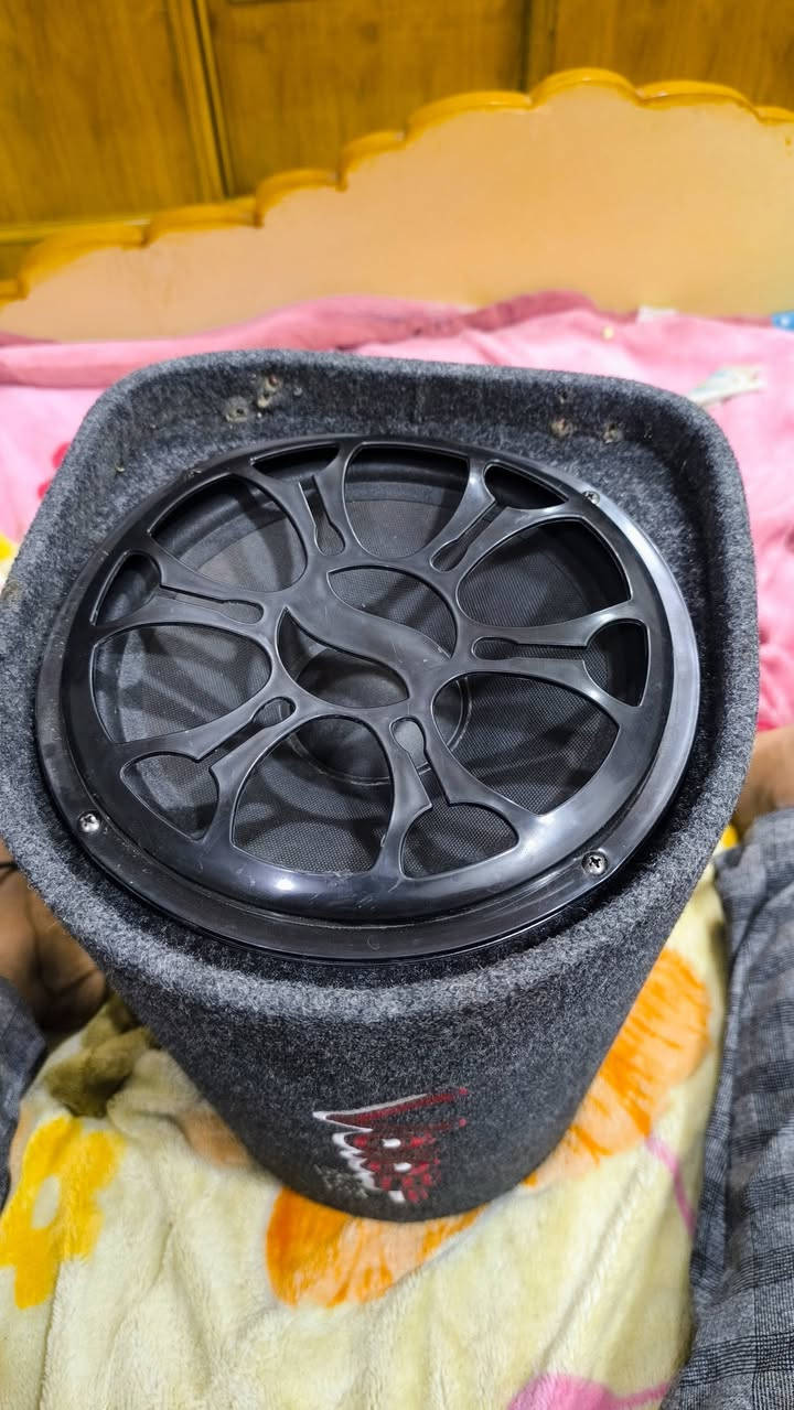 السلام عليكم حبايب
دمام صوت حجم كبير 
صوت مرتب وعالي يخبل كامل هوه والفيش والشخاطه جيب وشد كبل 
للبيع او مراوس بغراض شعندك نزل بالتعليقات 
سعره 50كامل هوه وملحقاته
مكاني ديوانيه 
***********
