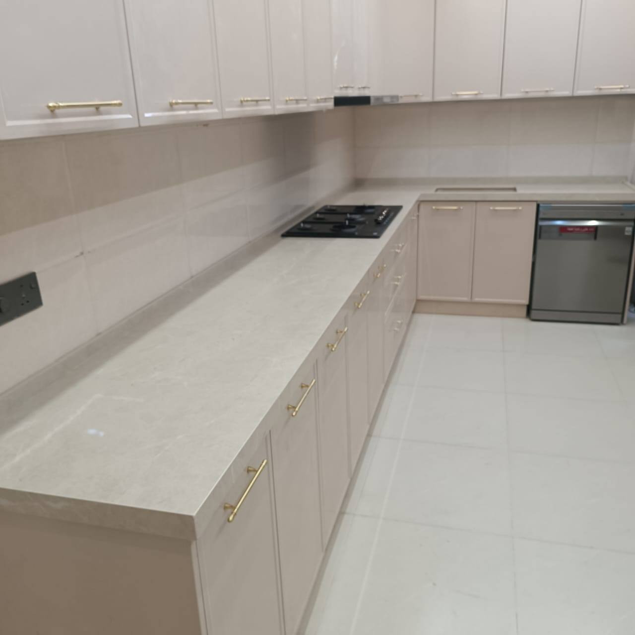 تشكيله من المطابخ البورسلان وأشكاله المتميزه بأنواع المردات المتميزه
كل ده هتلاقيه معا معمل الكوثر
للاستفار رقم الجوال ***********
