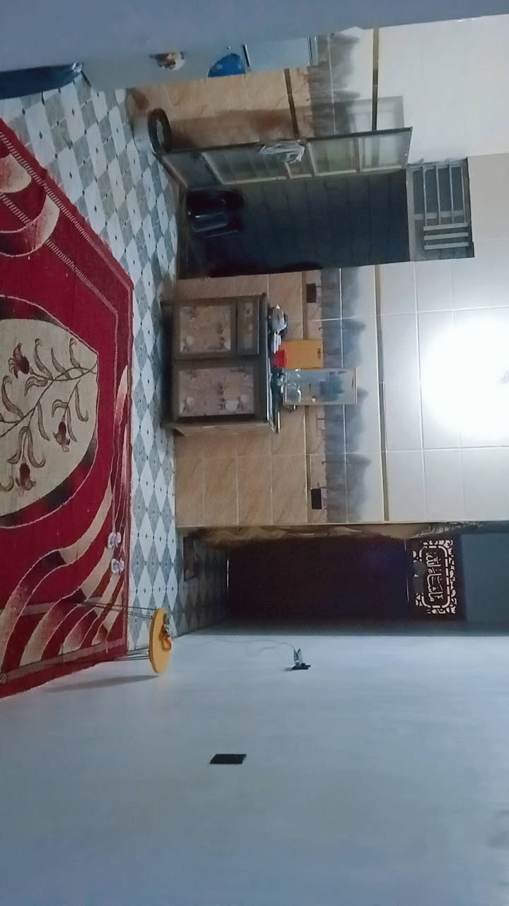 سلام عليكم بيت زراعي كامل الخدمات مي بدون ماطور كهرباء مجاري وتبليط قريبا أن شاء الموقع المعلمين قرب اسواق السلام البيت طابق واحد مساحة 110مدخلين ارتفاع البيت عن شارع متر غرفه نوم 5ب5 صاله 9ب5ستقبال 6ب4 حمام داخلي وخارجي منور البيت نضيف ومرتب بسمي السعر 55رقمي ***********
