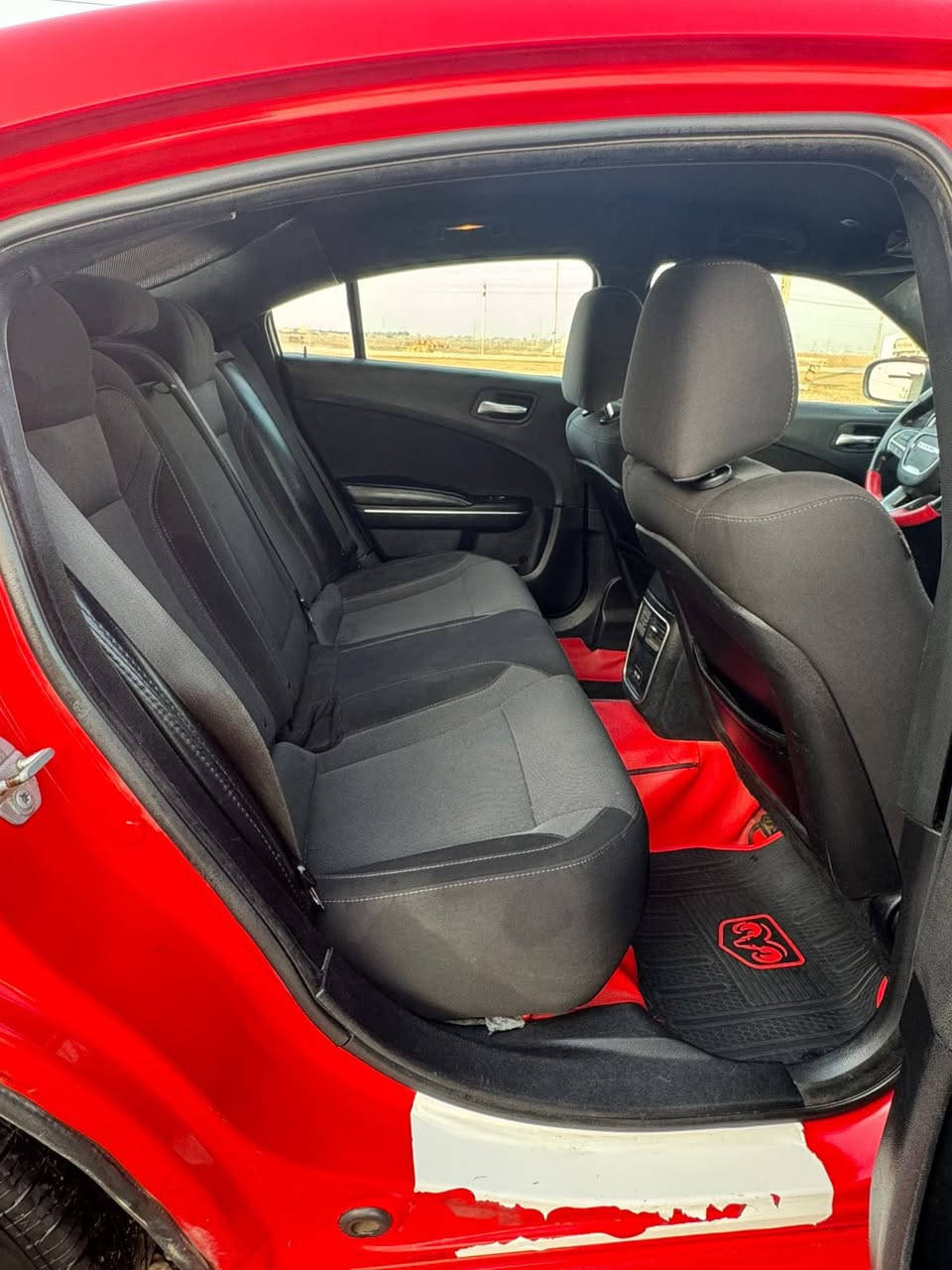 السلام عليكم 
جارجرمديل 17 اصل
سيارة نضيفه ما مشتغله خط 
سيارة جاهزه ماتصرف عليها اي شي 
سيارة SXT
غير متوجد على نت
مكان بصره قضاء المدينه
سعر 175 وبيها مجال  
اتصال ‭0781 816 9202
