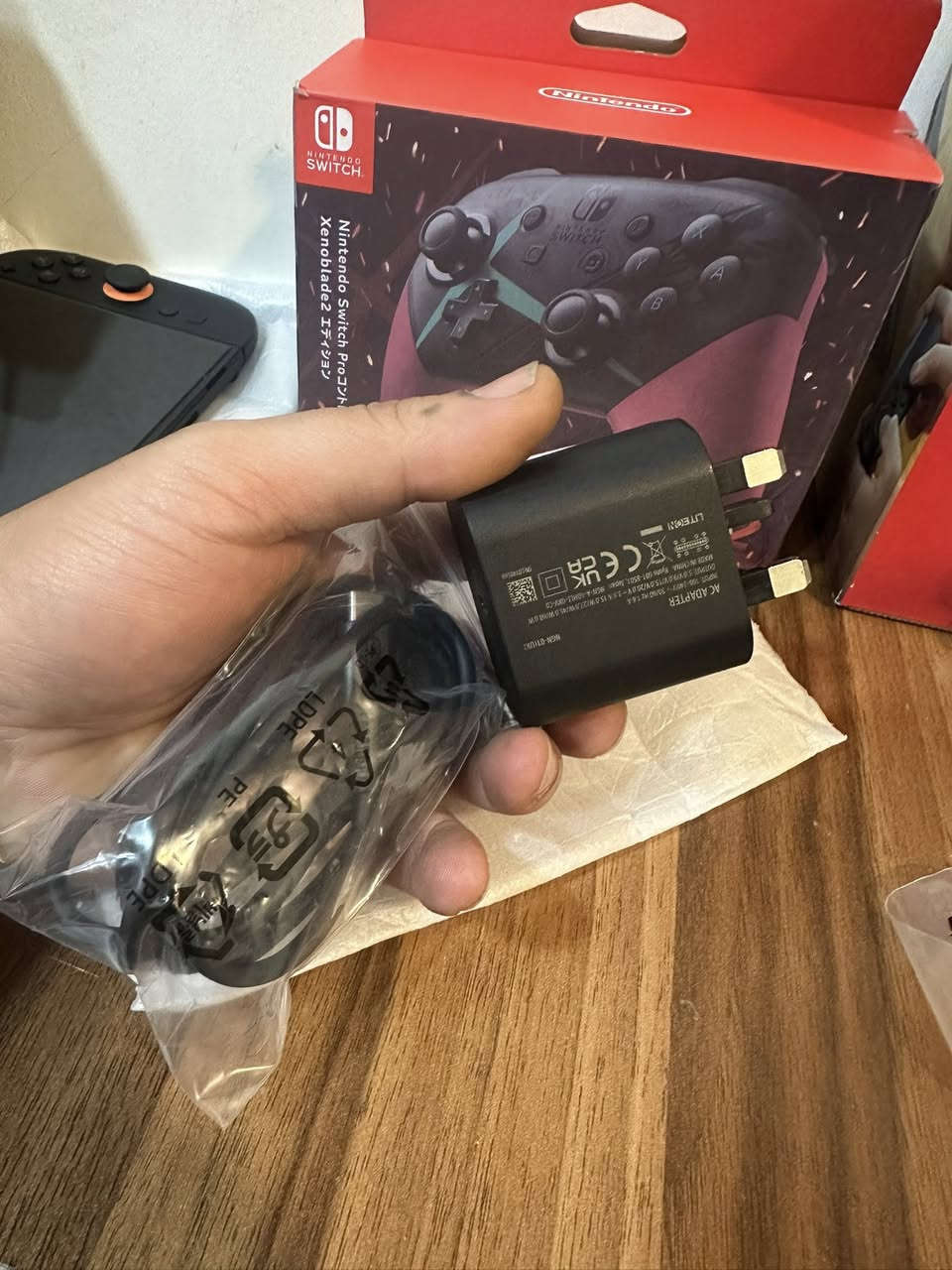سلام عليكم شباب للبيع Nintendo Switch 2 جهاز غني عن التعريف استعمال قيليل جداً نظافه فول لا شخط لا ضربه ابد نظيف فوك ما تصور اخو الجديد غراضه كله الاصليه مال كارتونه بعدهن بل چيس مالتهن النظافه كلش عاليه  
+جوستك اصلي + لعبتين فيفا26 و ماريو سسب البيع عدم التفرغ اله 675 الف للتوصل خاص او ***********
