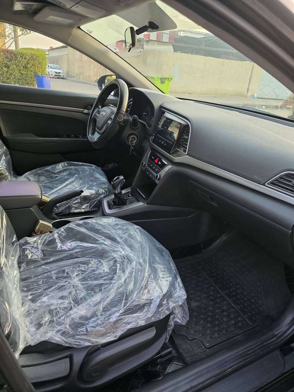 سلام عليكم  من رخصه الادمن النترا ٢٠١٨ سياره جديده بمعنا الكلمه محرك كير حدا يه تخم تاير توني شادهن بلكارتون رقم اريبل تريد وكاله تريد تحويل السعر ١٢٥ وبيه محال قليل *********** اتصل وتدلل وبلعافيه ع الياخذه
