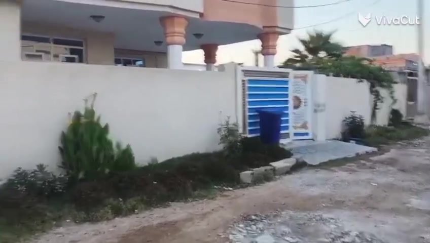 سلام عليكم بيت للبيع طابو زراعي سند 25  منطقه حي العهد قرب عبد الكريم قاسم يبعد ع شارع العام 200 م /  مساحة البيت 500م 
رقم الهاتف /‏‪0771 171 9123‬‏
