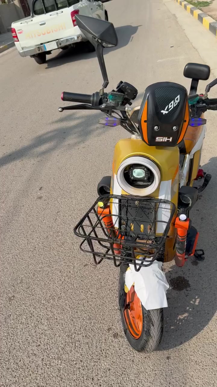 🛑سلام عليكم
🛑دراجه شحن x900 للبيع 

🛑الدراجه نظيفه جدا بيها فقط كسر ب الجاملغ 

🛑مواصفاتها

صندوق وبصمه تشغيل وسويج وتشغيل عن بعد وسماعات وبيها هواي شغلات 

🛑5بطاريات دبل His

🛑ملف 2000 حقيقي His

🛑سرعتها 65 حقيقي 

🛑السعر400 ألف 

🛑العنوان بغداد الزعفرانية 

🛑‬***********
