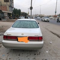 سيارة تويوتا كراون بحالة جيدة للبيع، اللون أبيض نظيف، تحتوي على تصميم ...