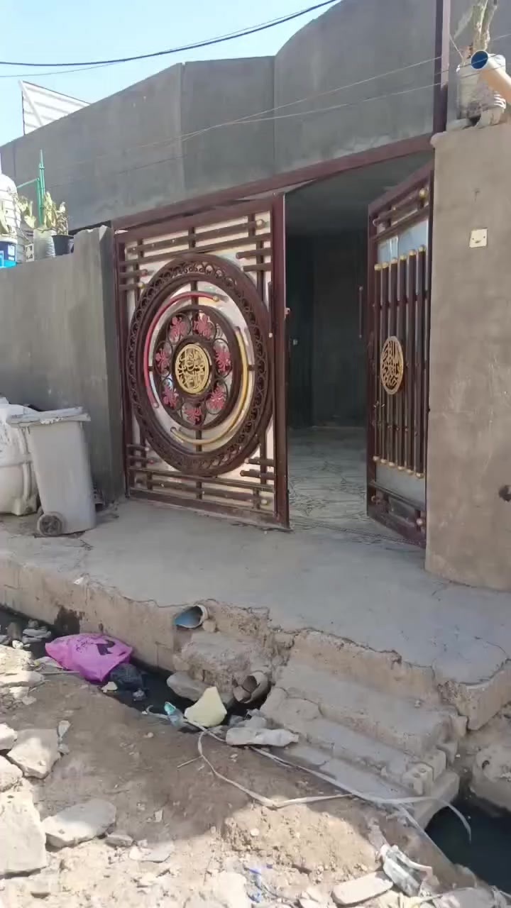 السلام عليكم بيت 200 م للبيع بيت جديد بناء حديث شارع الشمري قرب مدرسه اصحاب الكساء اوع او للبيع او مراوس الاستفسار رقم الهاتف فيسبوك ما موجود رقم واتساب تواصل 

***********
