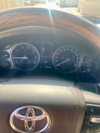 للبيع مستعجل  تويوتا لاندكروز شركات ٦سلندر  موديل 2021 رقم بغداد ماشية...