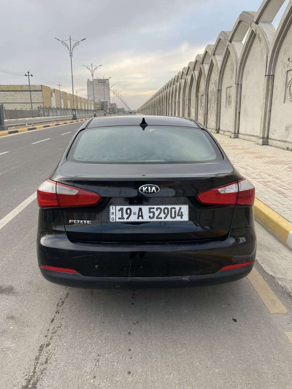 السلام عليكم كيا فورتي 2016 وارد امريكي للبيع السياره داخله للعراق فقط دعاميه اماميه  مكفوله من ضربه وتبديل بيه فقط صبغ قليل بلجاملغ موضوح بلسونار والباقي كله مكفول حداديه جديده تبريد تدفئه كهربائيات كلها جاهزه كير ومحرك كفاله مواصفات السياره نص فول مكينه 2.0دوش رقم كربلاء دولي تحويل مباشر   السعر 115 وبيها  مجال مكان السياره كربلاء المقدسة لاستفسار الاتصال على الرقم ***********
